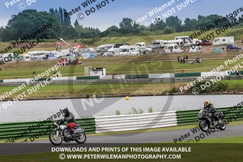 Vintage motorcycle club;eventdigitalimages;mallory park;mallory park trackday photographs;no limits trackdays;peter wileman photography;trackday digital images;trackday photos;vmcc festival 1000 bikes photographs